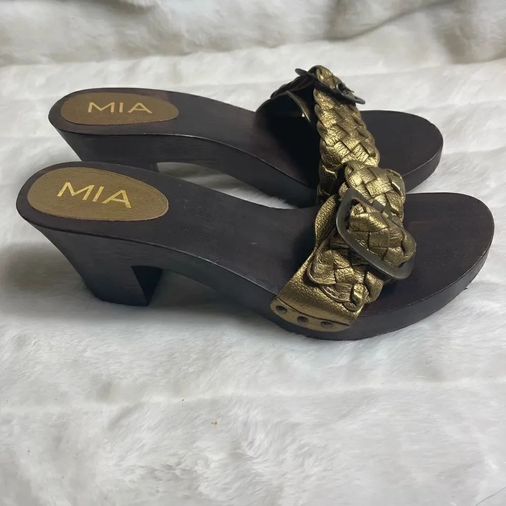 Mia leather braidedย antique gold tone slides sandalsโsideโbuckleโaccentโSZ11